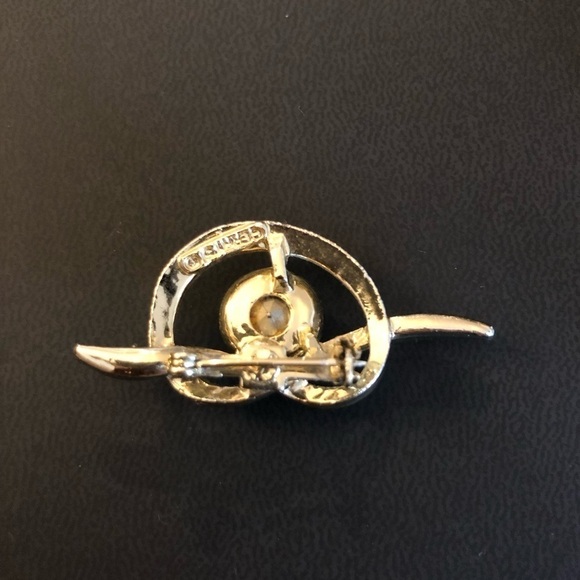 Vintage Love Knot Brooch with Huge Faceted Aurora Borealis Stone - Picture 3 of 3